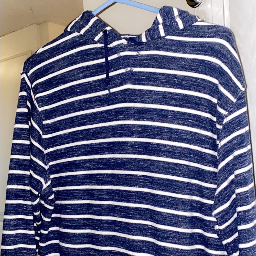STRIPED LIGHT SWEATER